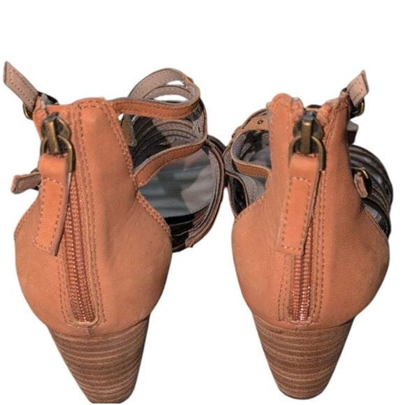 Hing Tan Leather Strappy Wedge Sandals with Silver Studs – Size 9.5 - Picture 3 of 4